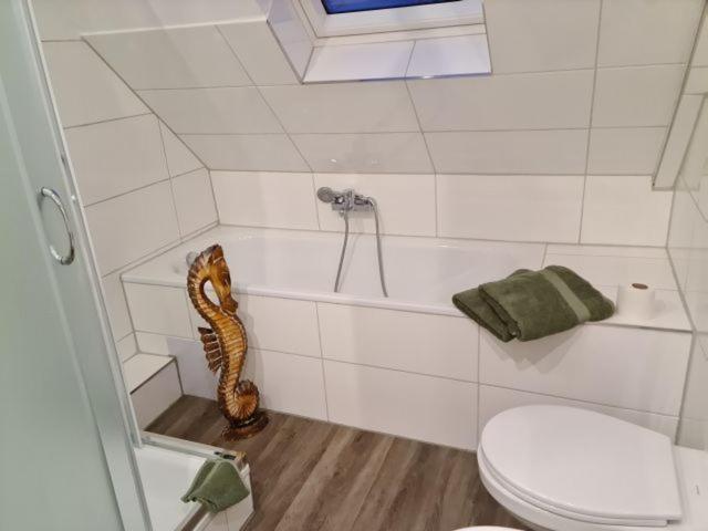 Pilgrims "Rosalie" Grosse Fewo Mit 3 Schlafzimmern, 1Bad, 2 Wc, Balkon, Fast Internet Brilon Eksteriør bilde